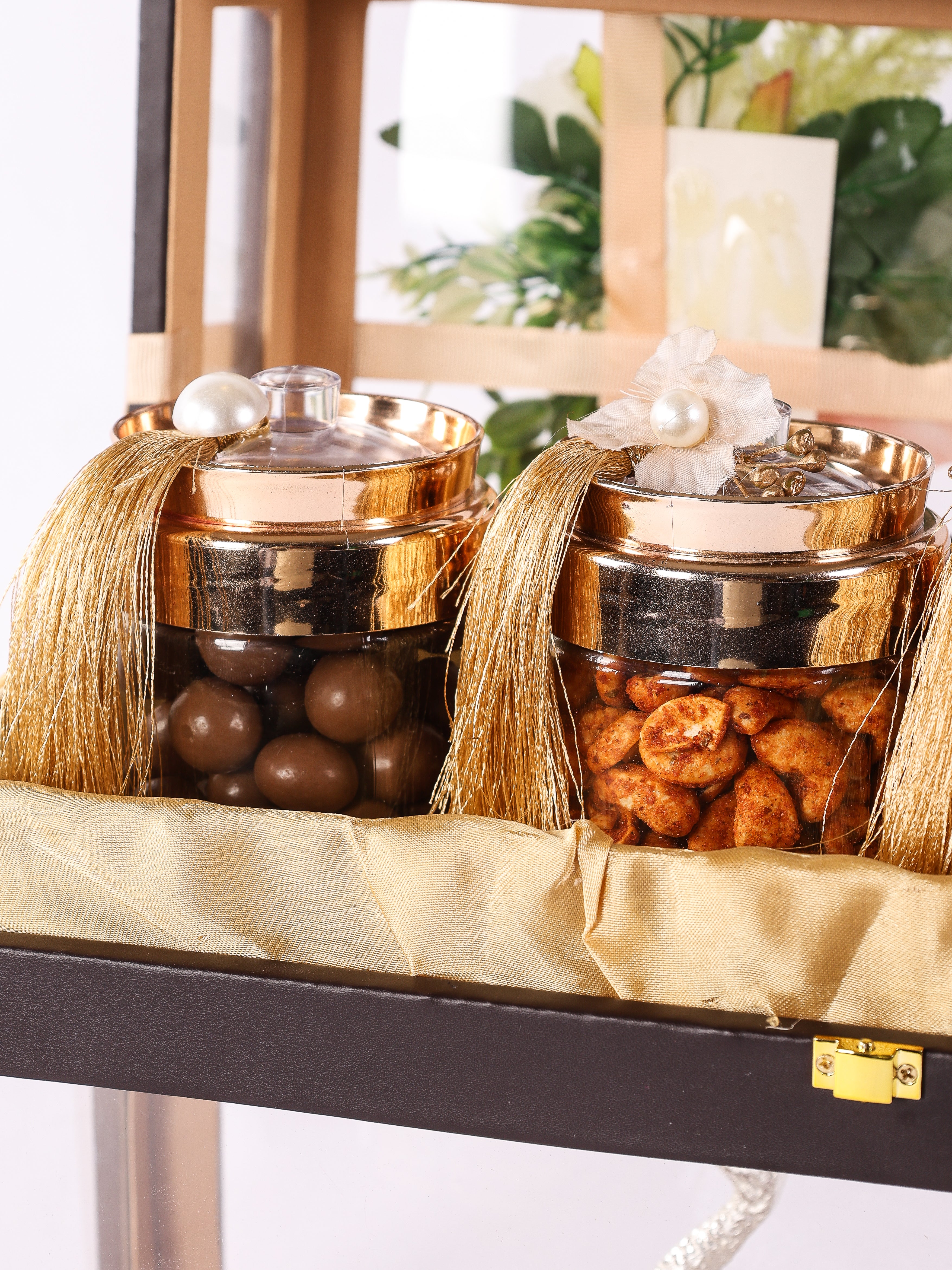 THE ELEGANT GIFT BOX