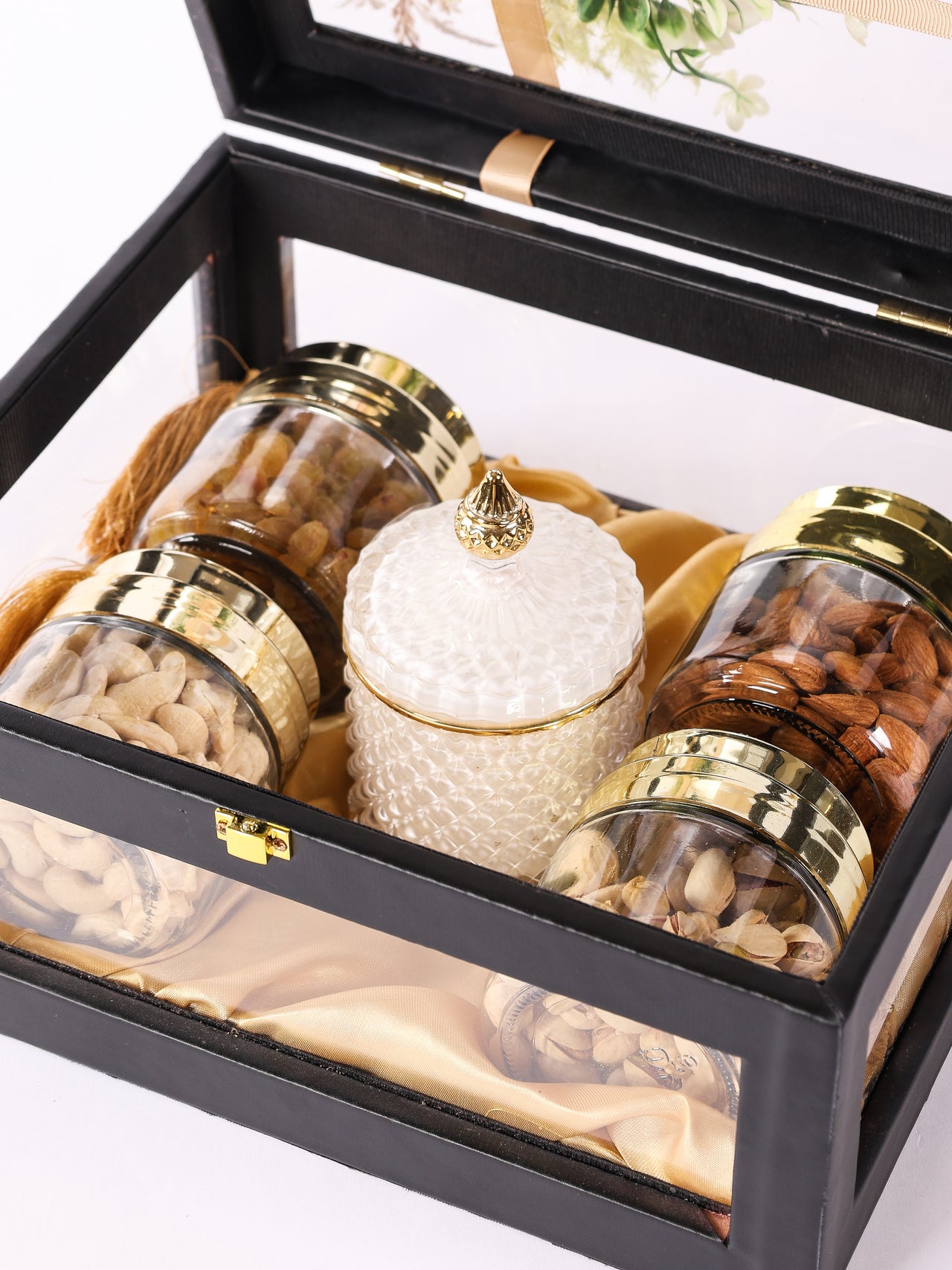 VINTAGE  CHARM  HAMPER