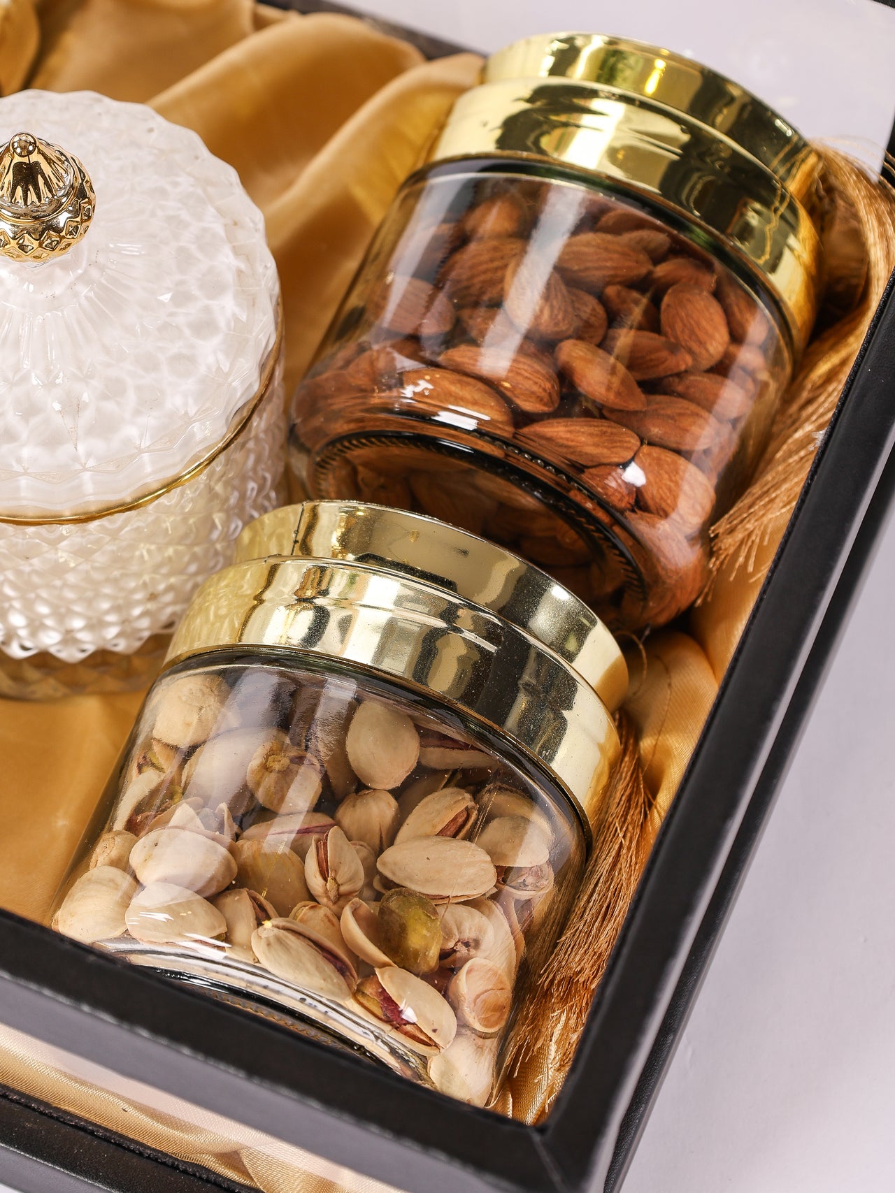 VINTAGE  CHARM  HAMPER